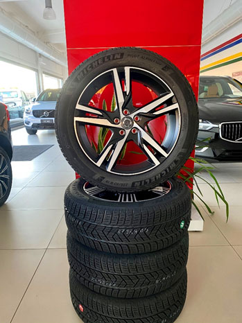 Questa immagine ha l'attributo alt vuoto; il nome del file è KIT-5–-DOUBLE-SPOKE-MATT-BLACK-volvoxc40.jpg