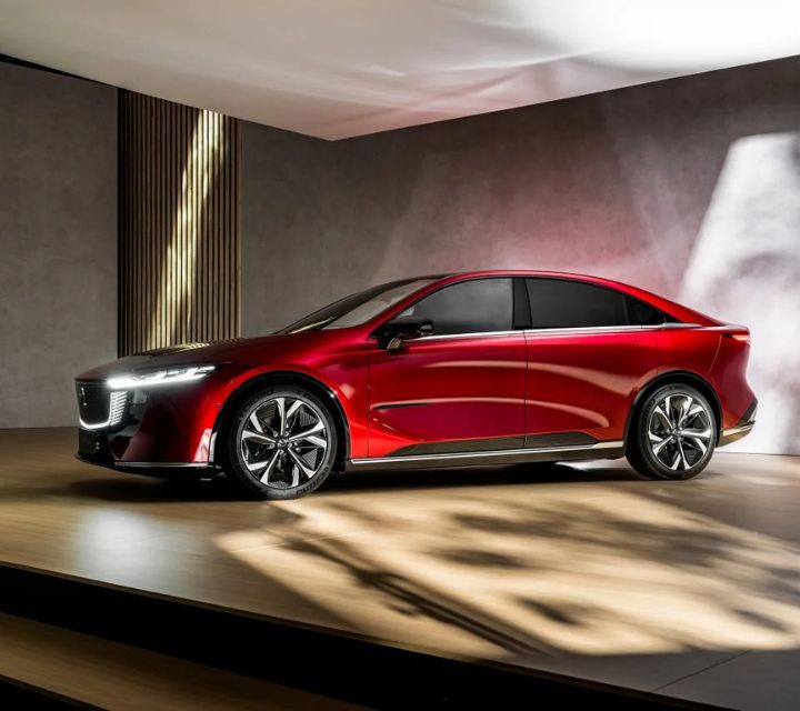 NUOVA MAZDA6e